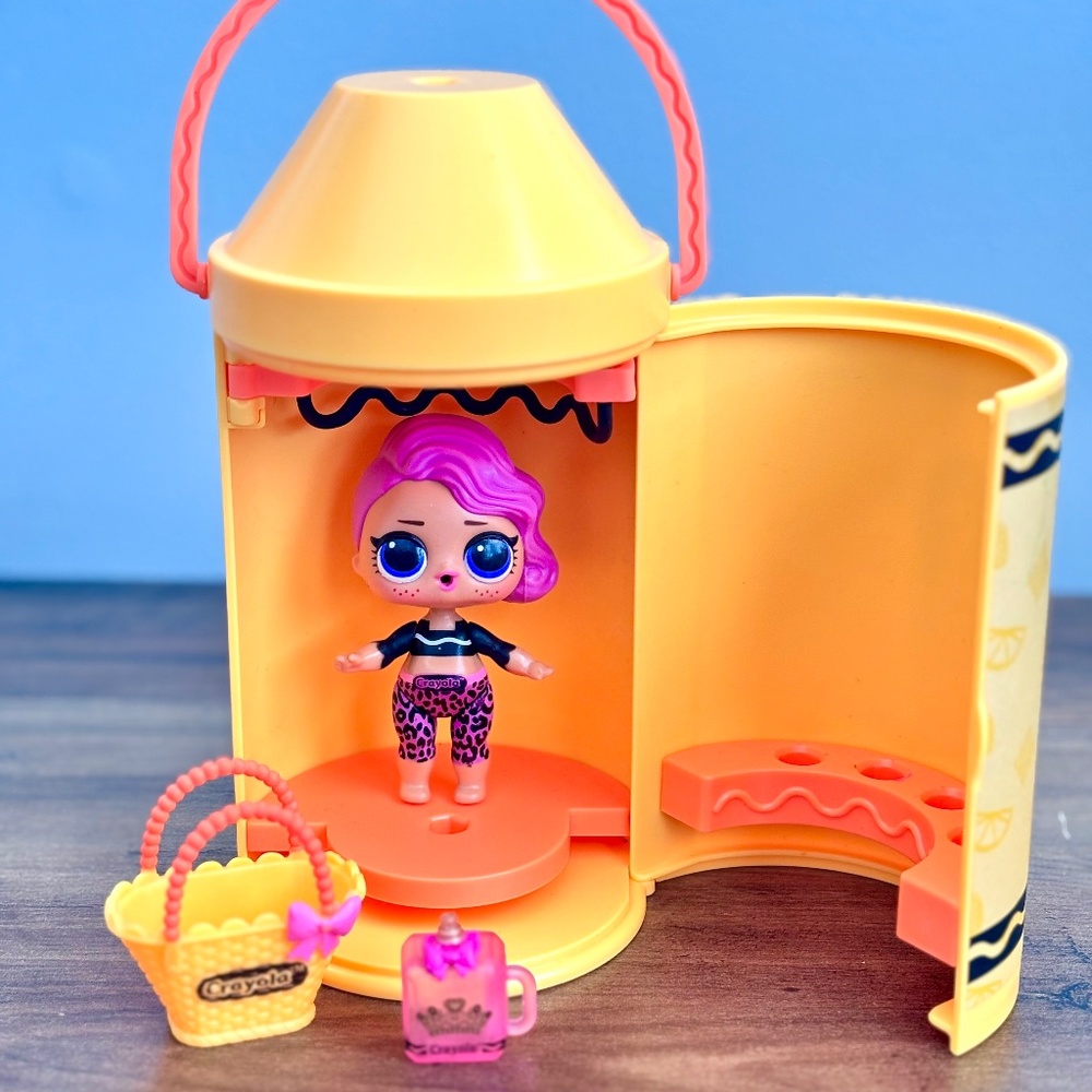 LOL Surprise Loves Crayola Crayon Razzle Dazzle Toy Doll & Yellow Crayon Playset